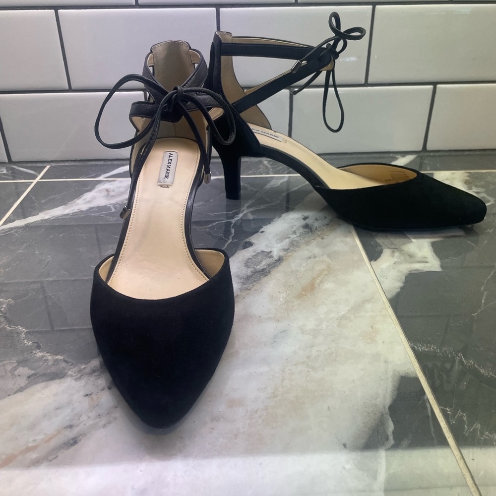NWOT - Marie Black Kitten Heels - Size 7